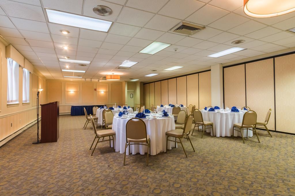 Quality Inn & Suites Conference Center West Chester Buitenkant foto